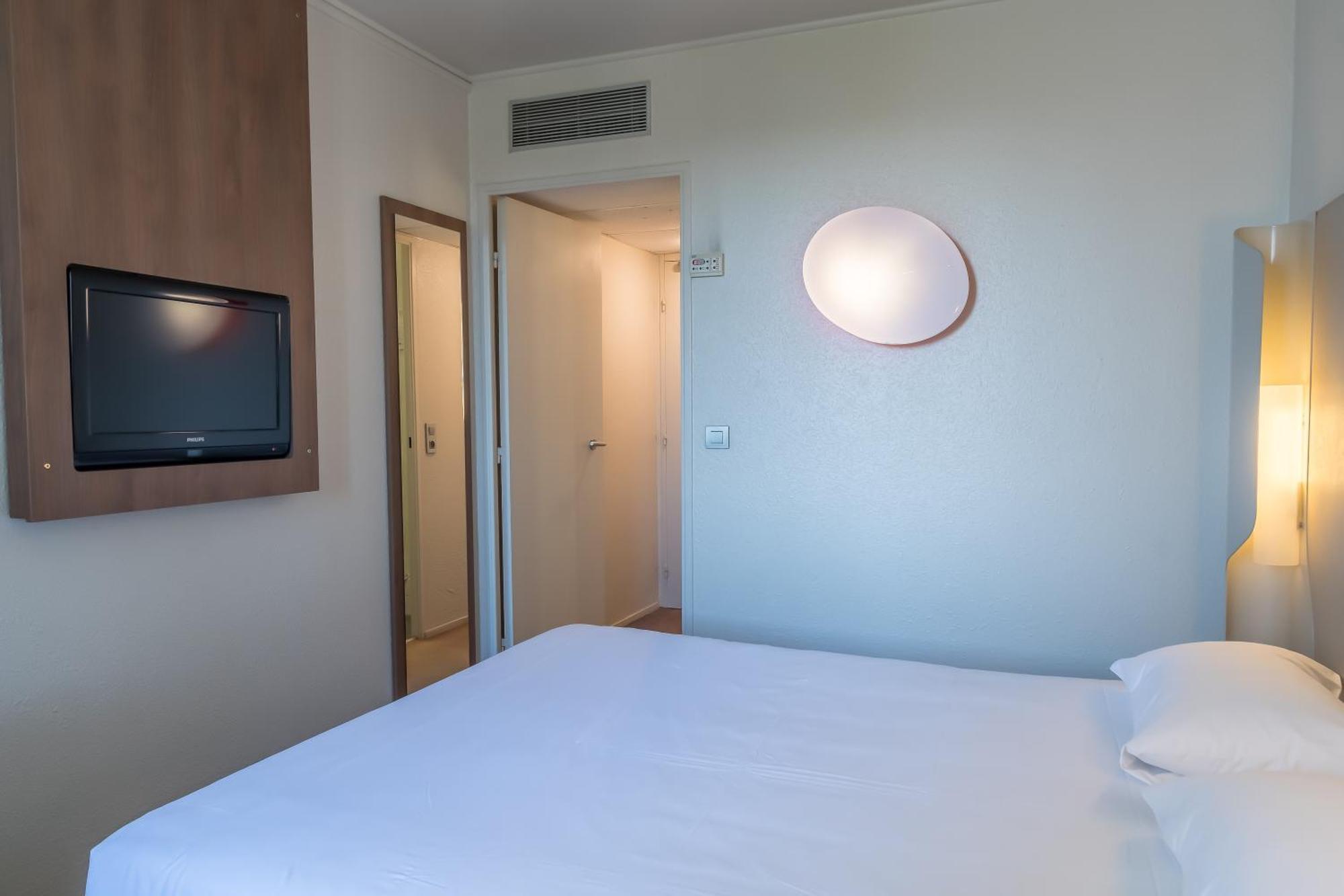 Campanile Nogent-Sur-Marne Hotel Exterior foto